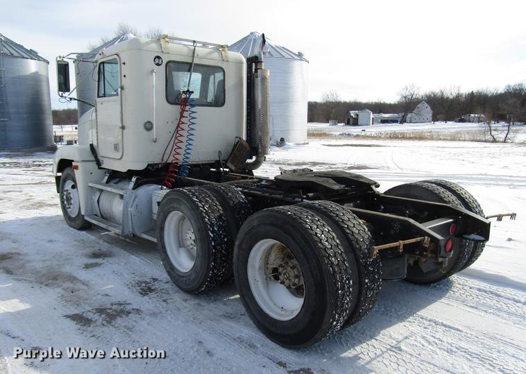 image for item FJ9606 1995 Freightliner FLD semi truck