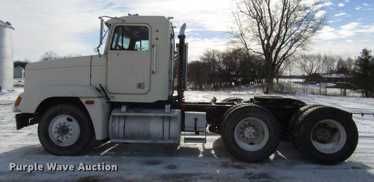 image for item FJ9606 1995 Freightliner FLD semi truck