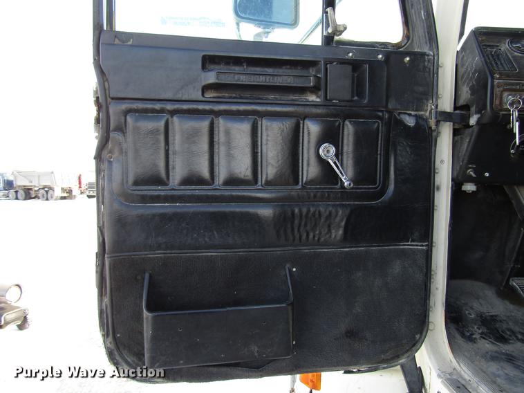 image for item FJ9606 1995 Freightliner FLD semi truck