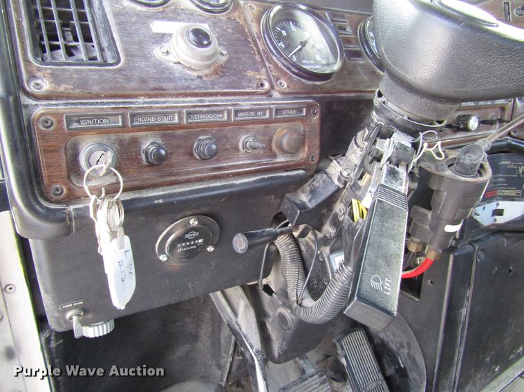 image for item FJ9606 1995 Freightliner FLD semi truck