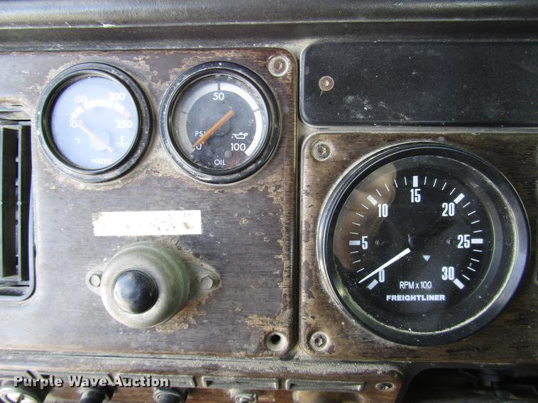 image for item FJ9606 1995 Freightliner FLD semi truck