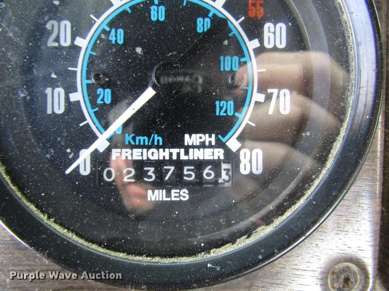 image for item FJ9606 1995 Freightliner FLD semi truck