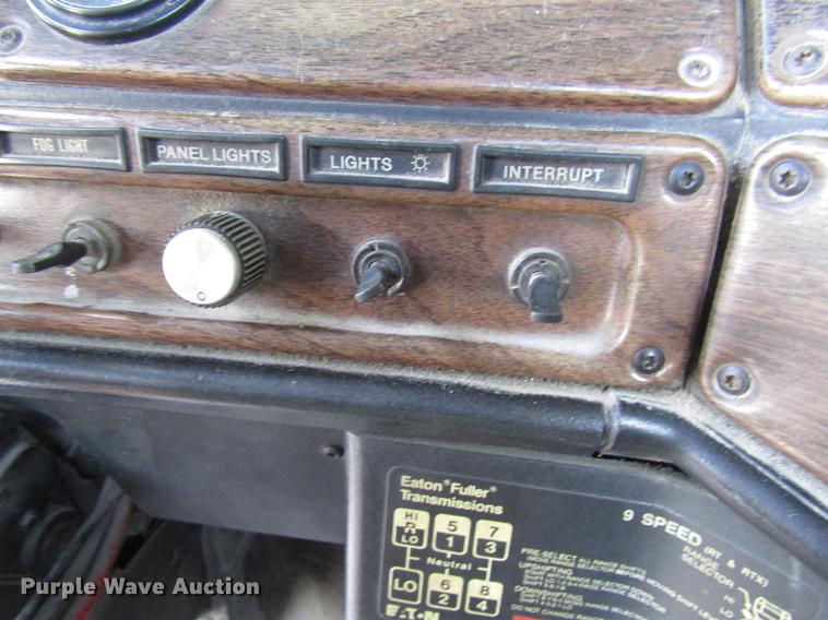 image for item FJ9606 1995 Freightliner FLD semi truck