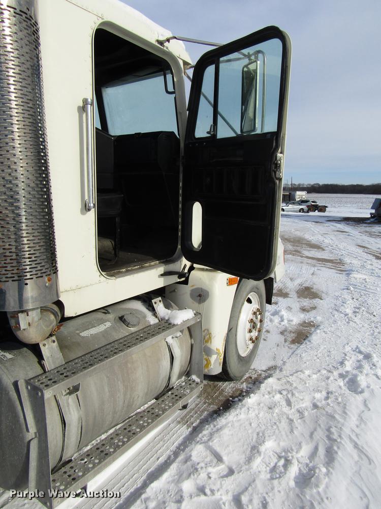 image for item FJ9606 1995 Freightliner FLD semi truck