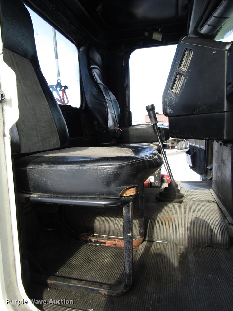 image for item FJ9606 1995 Freightliner FLD semi truck