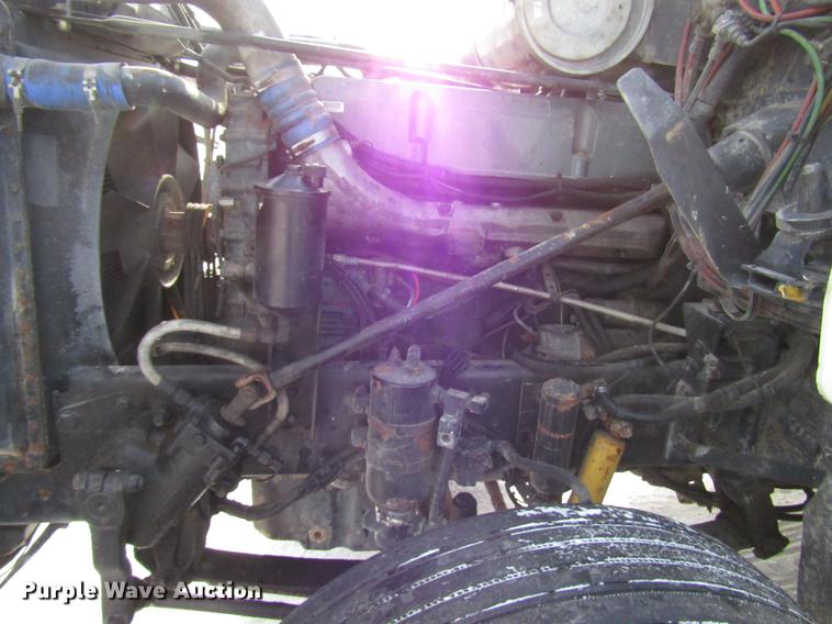 image for item FJ9606 1995 Freightliner FLD semi truck