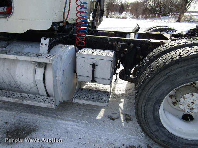 image for item FJ9606 1995 Freightliner FLD semi truck