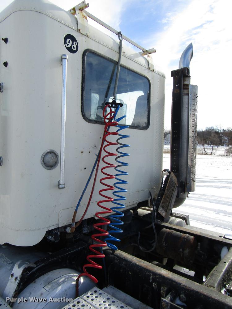 image for item FJ9606 1995 Freightliner FLD semi truck