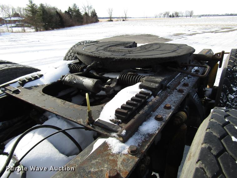 image for item FJ9606 1995 Freightliner FLD semi truck