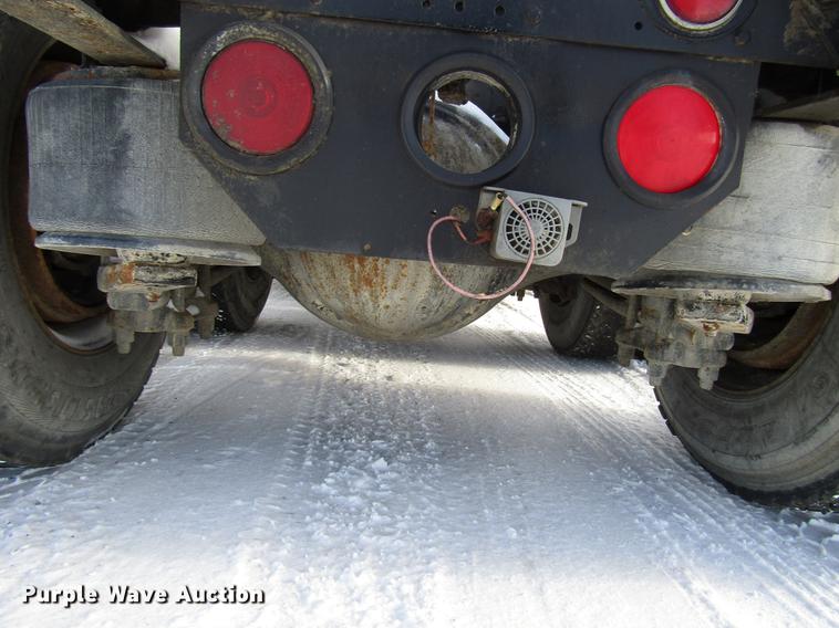 image for item FJ9606 1995 Freightliner FLD semi truck