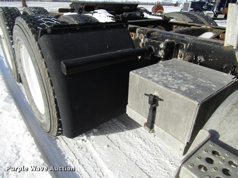 image for item FJ9606 1995 Freightliner FLD semi truck