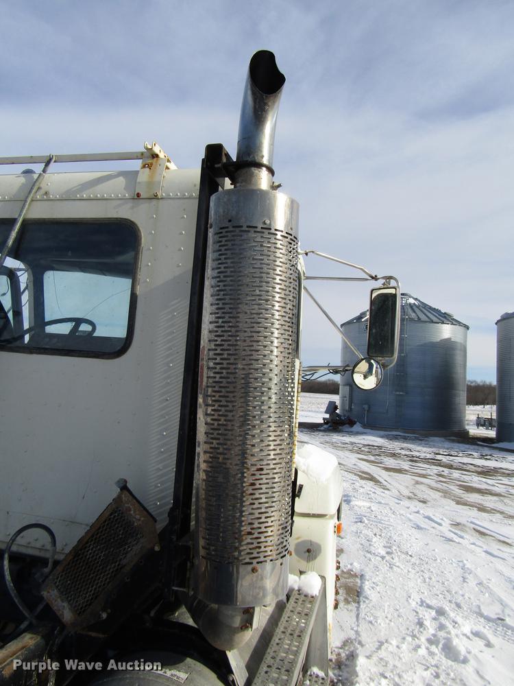 image for item FJ9606 1995 Freightliner FLD semi truck