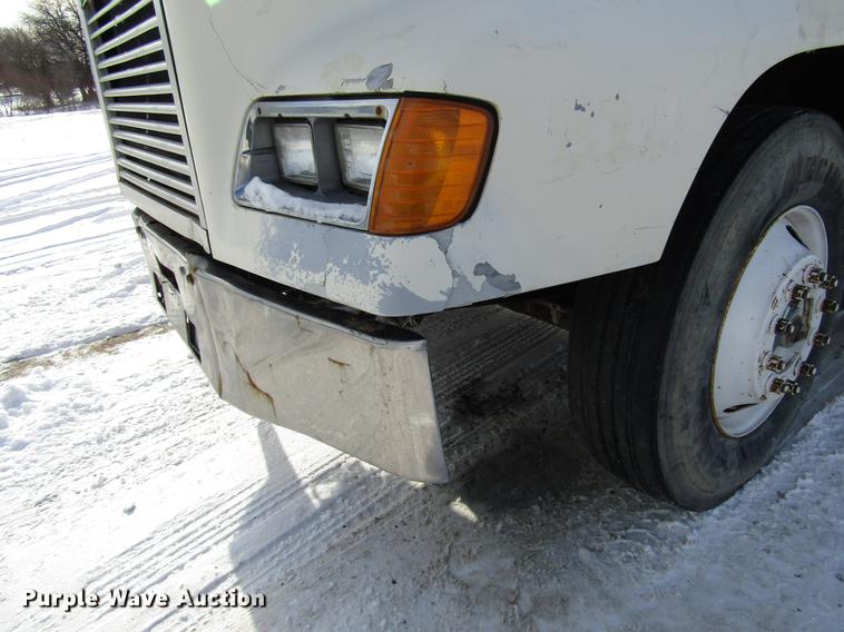 image for item FJ9606 1995 Freightliner FLD semi truck