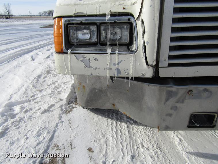 image for item FJ9606 1995 Freightliner FLD semi truck