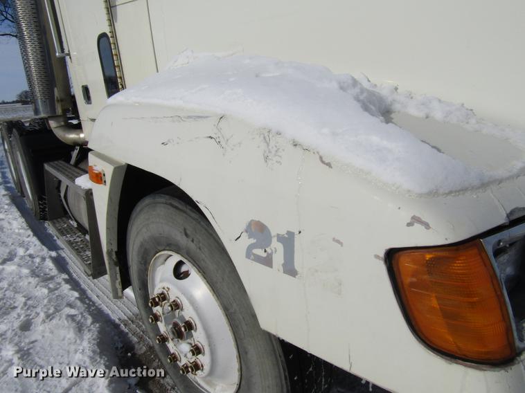 image for item FJ9606 1995 Freightliner FLD semi truck