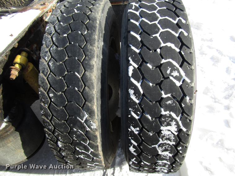 image for item FJ9606 1995 Freightliner FLD semi truck