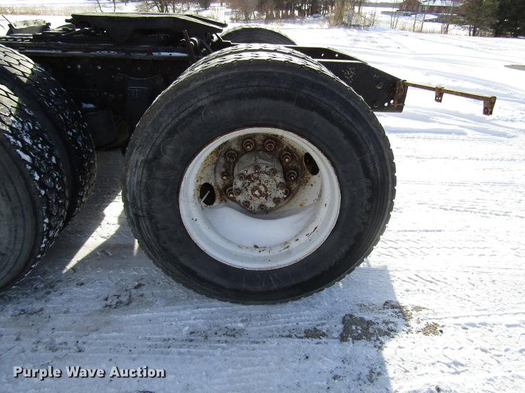 image for item FJ9606 1995 Freightliner FLD semi truck