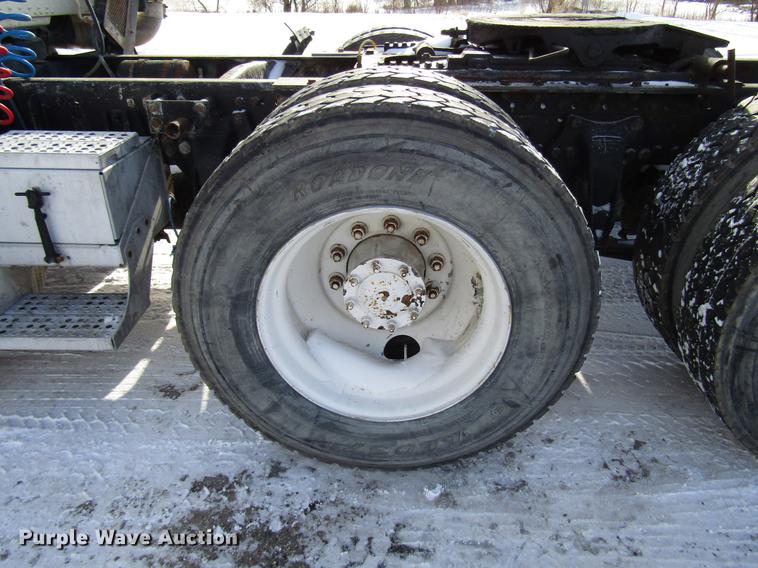 image for item FJ9606 1995 Freightliner FLD semi truck