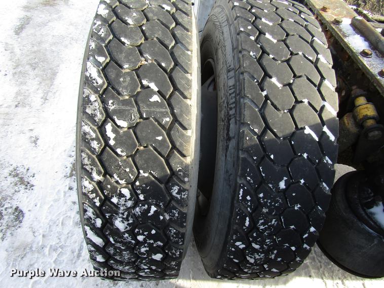 image for item FJ9606 1995 Freightliner FLD semi truck