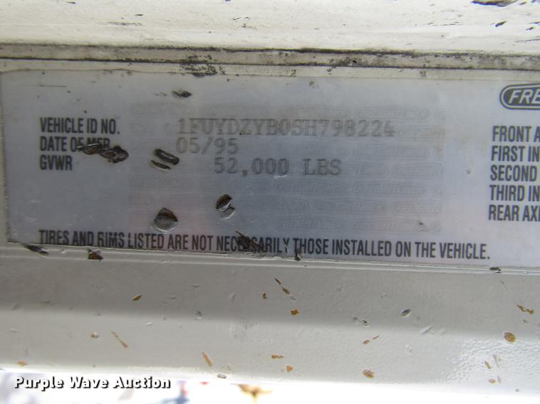 image for item FJ9606 1995 Freightliner FLD semi truck