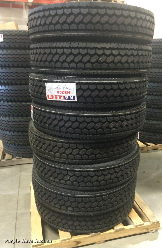 image for item G1552 (8) 11R22.5 HS208 closed shoulder drive tires