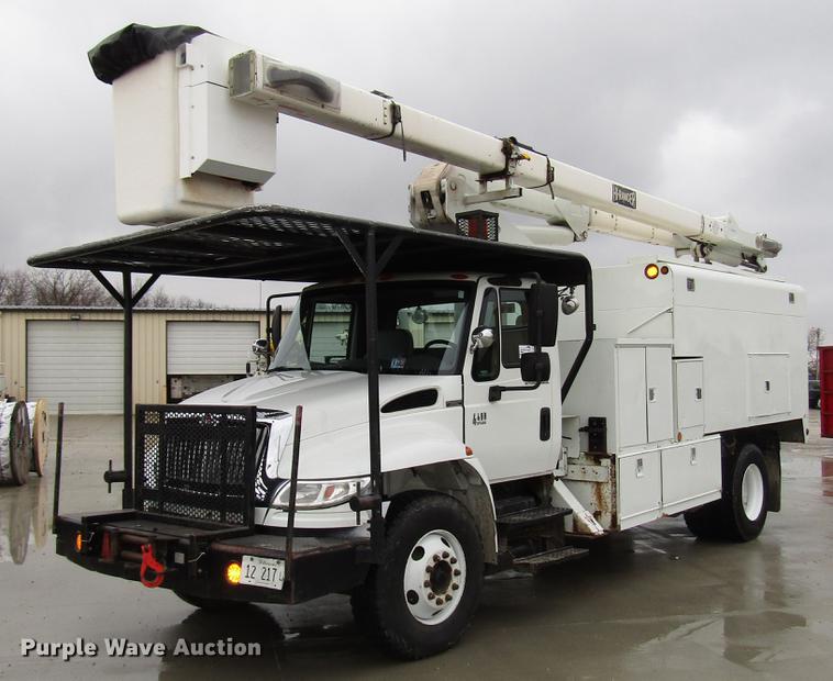 image for item DB6899 2006 International 4400 bucket truck