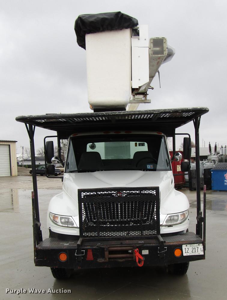 image for item DB6899 2006 International 4400 bucket truck