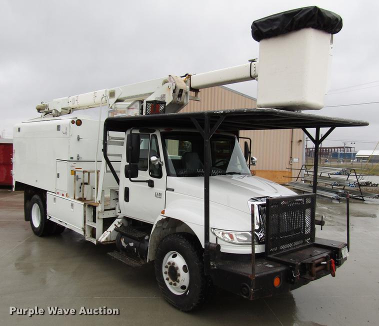 image for item DB6899 2006 International 4400 bucket truck