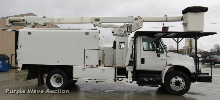 image for item DB6899 2006 International 4400 bucket truck