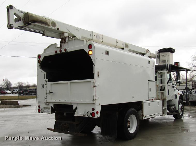 image for item DB6899 2006 International 4400 bucket truck