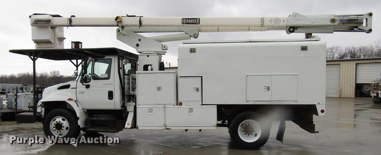 image for item DB6899 2006 International 4400 bucket truck