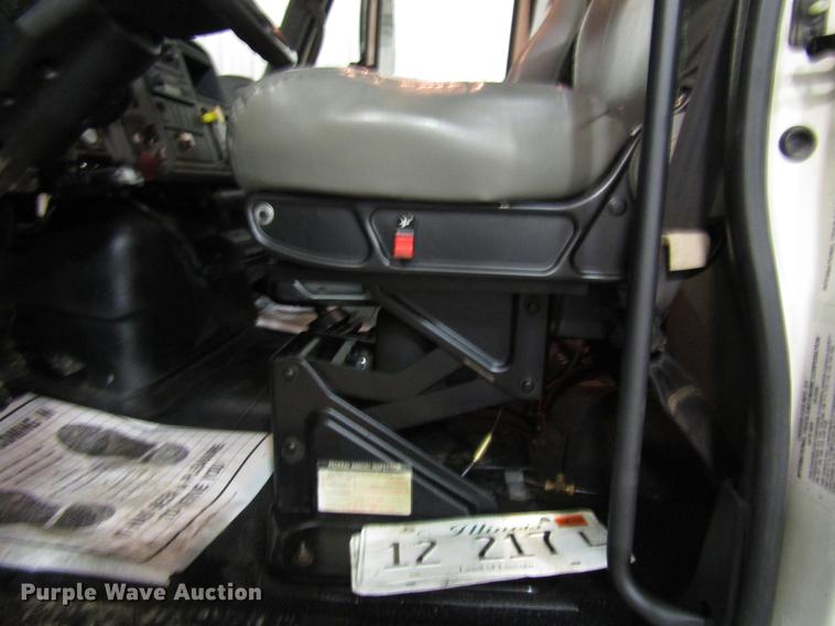 image for item DB6899 2006 International 4400 bucket truck