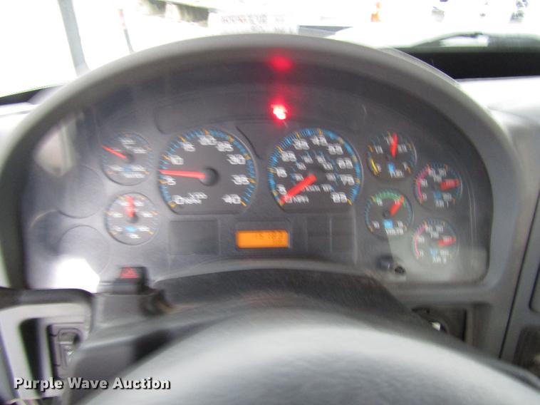 image for item DB6899 2006 International 4400 bucket truck