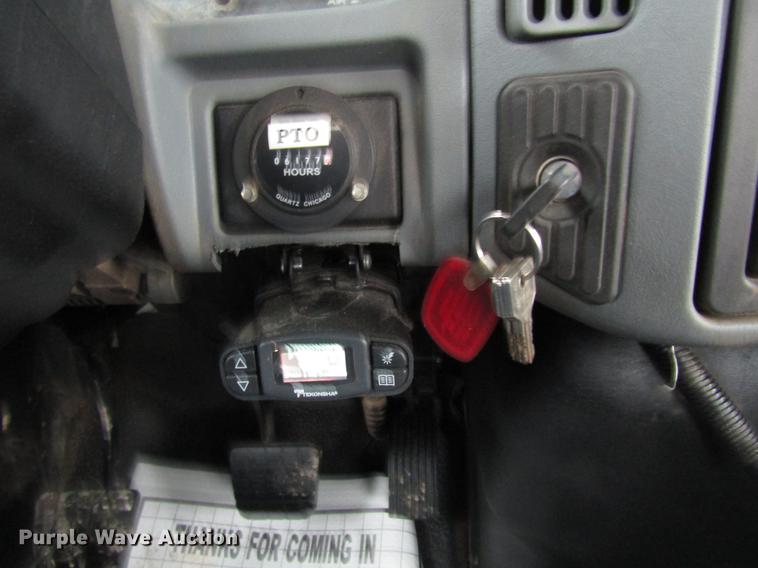 image for item DB6899 2006 International 4400 bucket truck