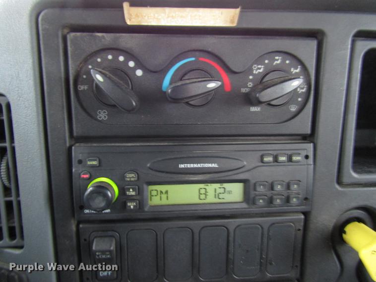 image for item DB6899 2006 International 4400 bucket truck