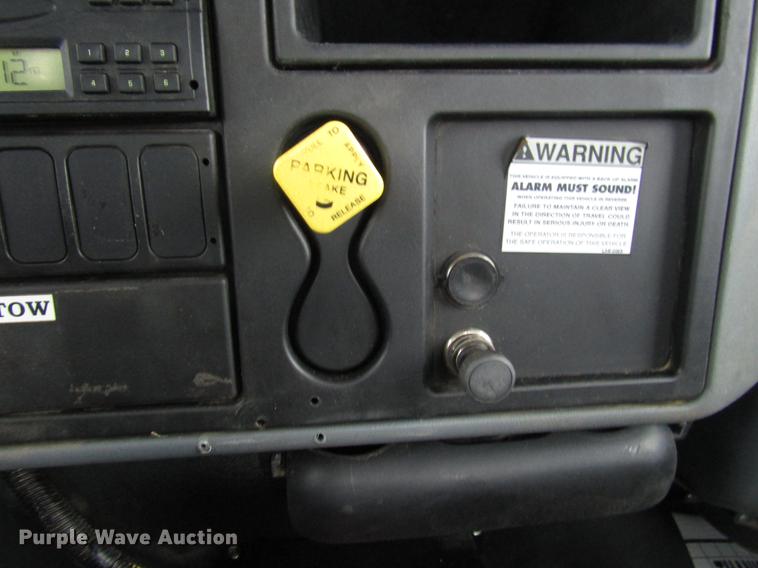 image for item DB6899 2006 International 4400 bucket truck