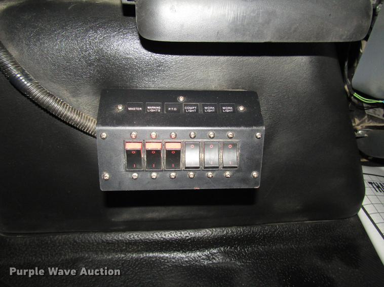 image for item DB6899 2006 International 4400 bucket truck