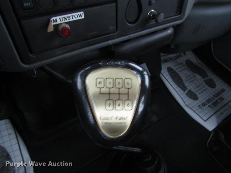 image for item DB6899 2006 International 4400 bucket truck