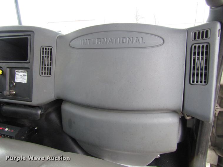 image for item DB6899 2006 International 4400 bucket truck