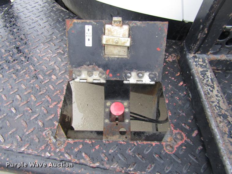 image for item DB6899 2006 International 4400 bucket truck