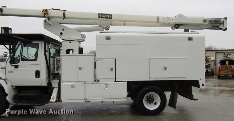 image for item DB6899 2006 International 4400 bucket truck