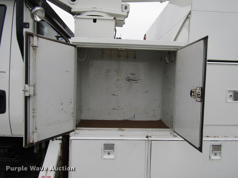 image for item DB6899 2006 International 4400 bucket truck