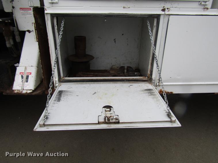 image for item DB6899 2006 International 4400 bucket truck