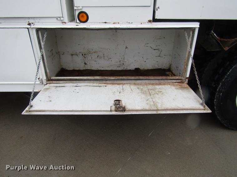 image for item DB6899 2006 International 4400 bucket truck