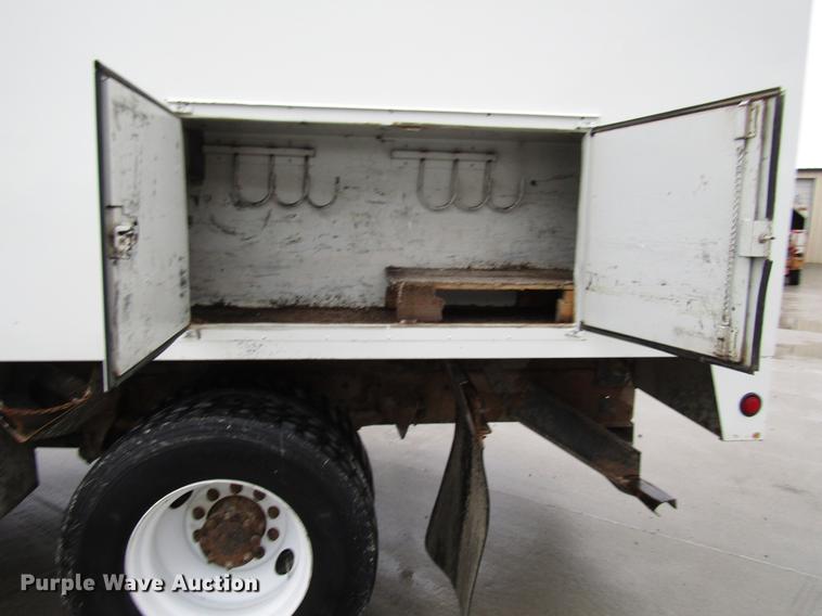image for item DB6899 2006 International 4400 bucket truck