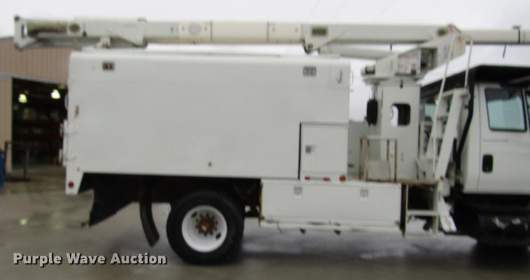 image for item DB6899 2006 International 4400 bucket truck