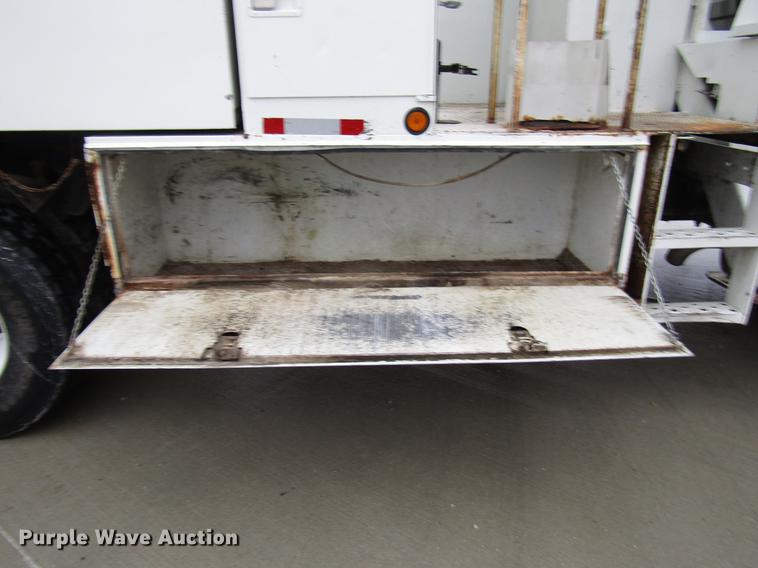 image for item DB6899 2006 International 4400 bucket truck