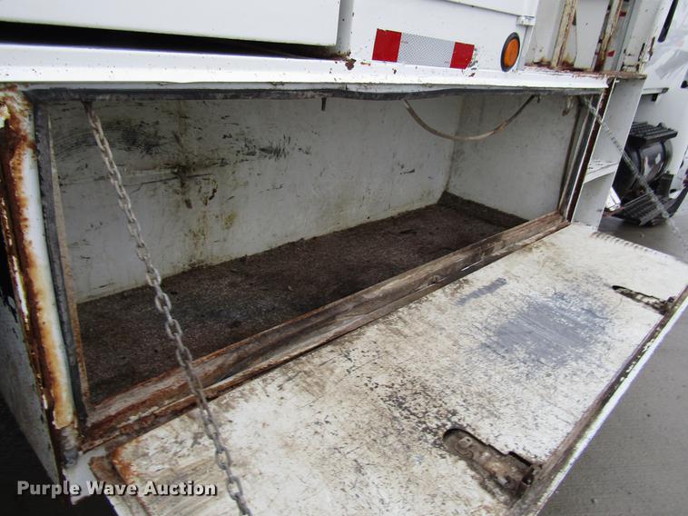 image for item DB6899 2006 International 4400 bucket truck