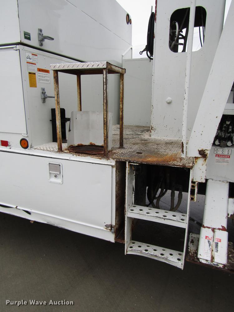 image for item DB6899 2006 International 4400 bucket truck