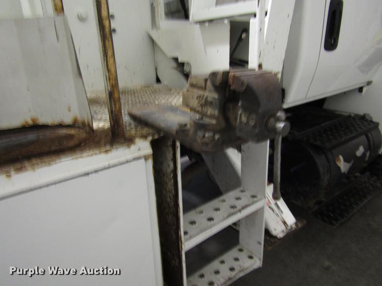 image for item DB6899 2006 International 4400 bucket truck